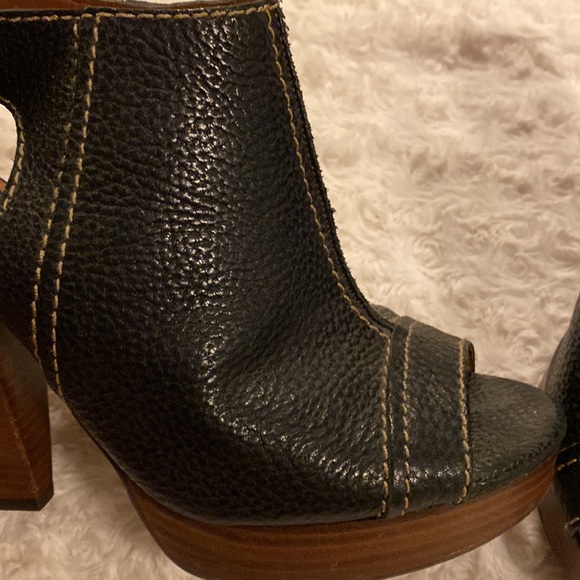 LUCKY BRAND - LIKE NEW 9.5 - Picture 12 of 15